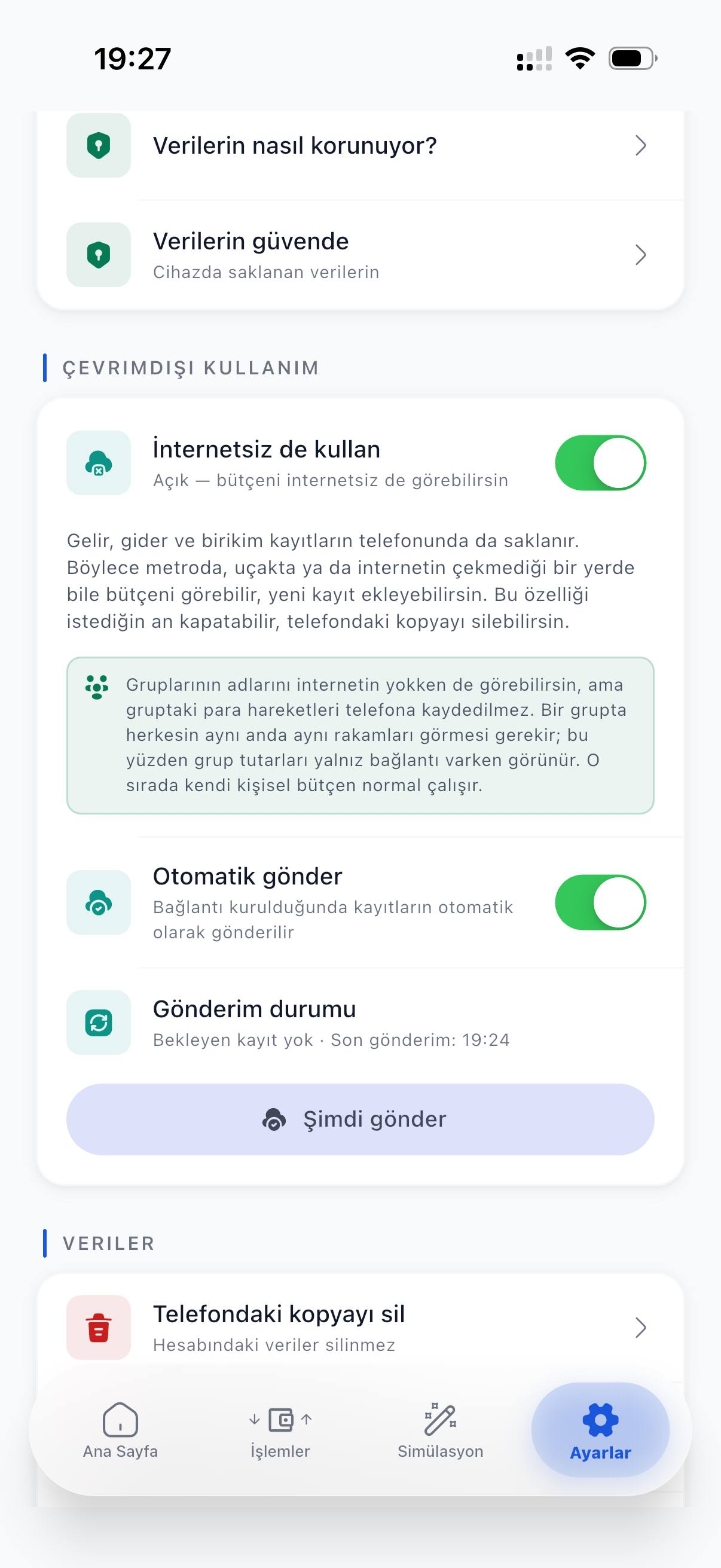 Ayarlar ekranı: "İnternetsiz de kullan" ve "Otomatik gönder" anahtarları açık; bekleyen kayıt bulunmadığı ve son gönderim saati yazıyor.